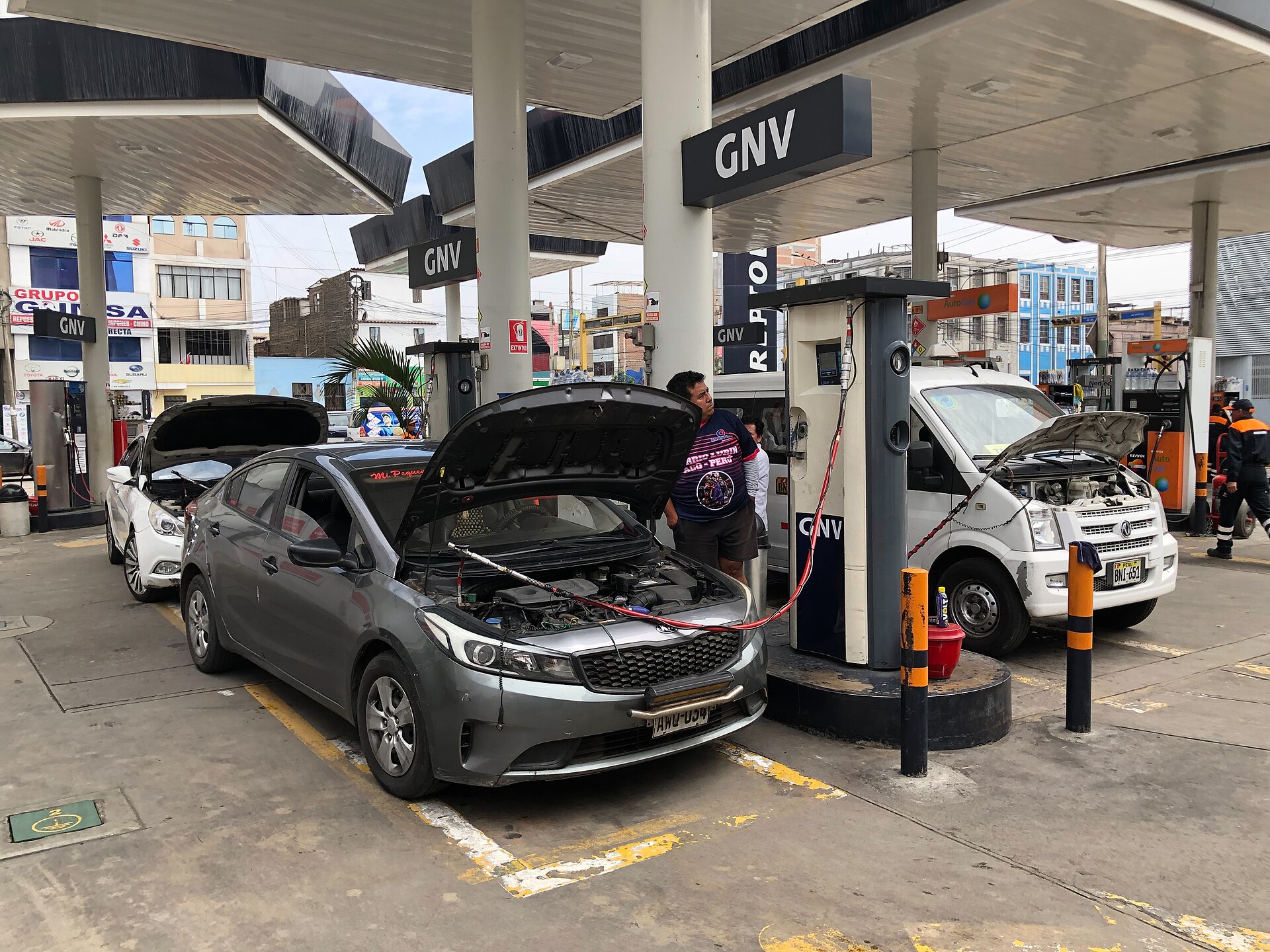 A compressed natural gas filling station with dispenser